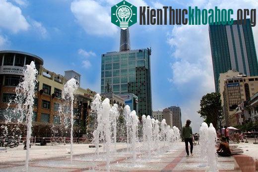 Khu vực đường Nguyễn Huệ là phố đi bộ hiện đại nhất Việt Nam. Sau khi nâng cấp và khánh thành, nơi đây sẽ thường xuyên tổ chức các chuyên đề nhạc nước...