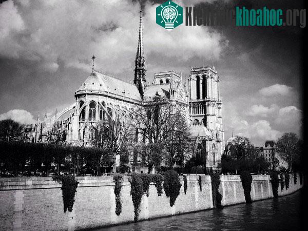 Họ đã lập ra Île de la Cité, nay là nhà thờ Đức Bà Paris.
