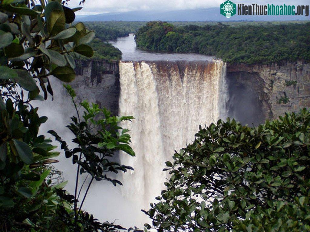 Thác nước Kaieteur tại Potaro-Siparuni, Guyana