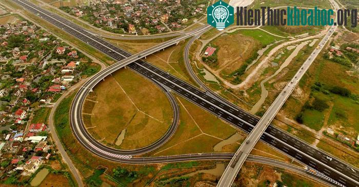Ngắm cao tốc hiện đại nhất Việt Nam trước ngày thông xe