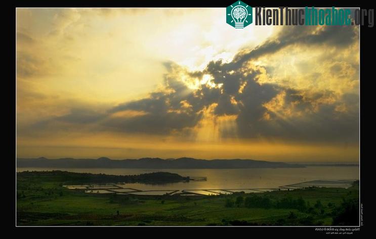 Bình minh trên đầm Ô Loan - (Ảnh: Duong Thanh Xuan)