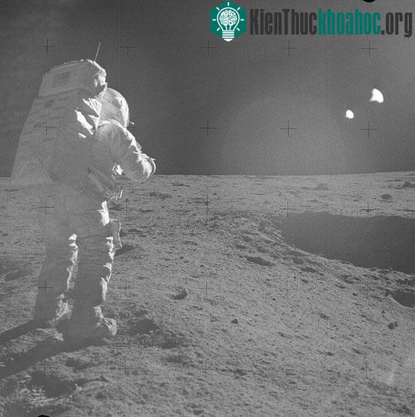 Phi công khoang đổ bộ Edgar Mitchell của Apollo 14
