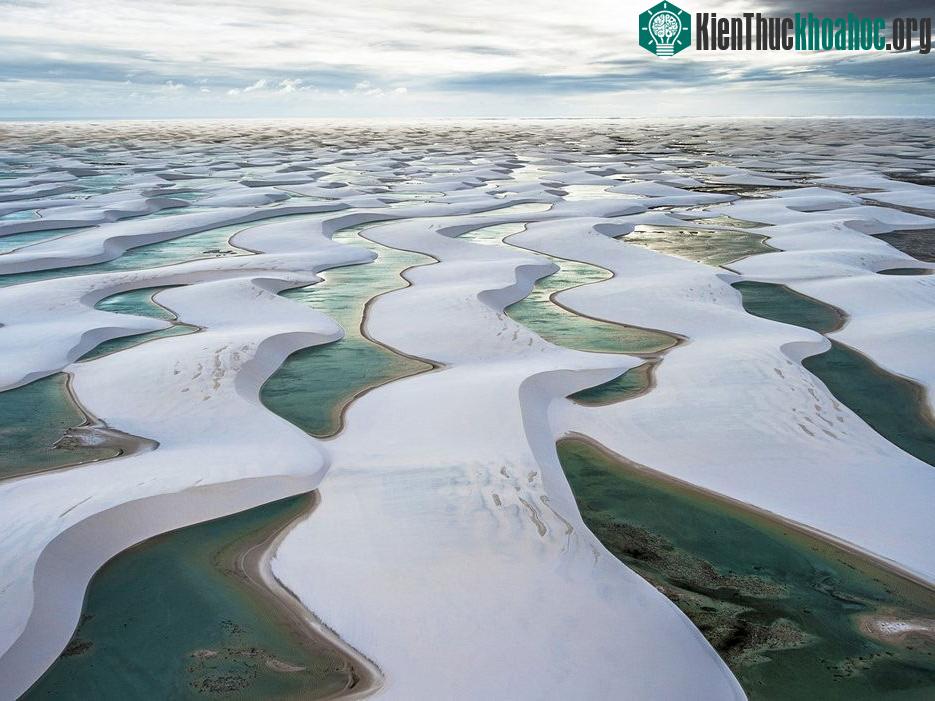 Công viên quốc gia Lencois Maranhenses, Brazil: Với cảnh tượng có một không hai trên trái đất, vùng này khi thì giống như một sa mạc ngập trong nước, ...