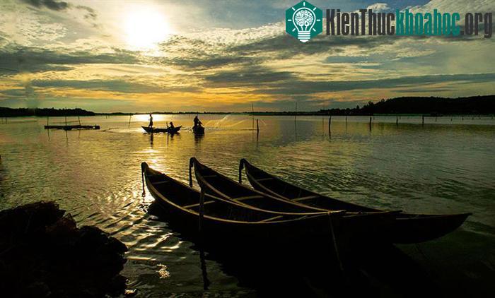 Vẻ đẹp mê hoặc trời nước đầm phá Việt Nam