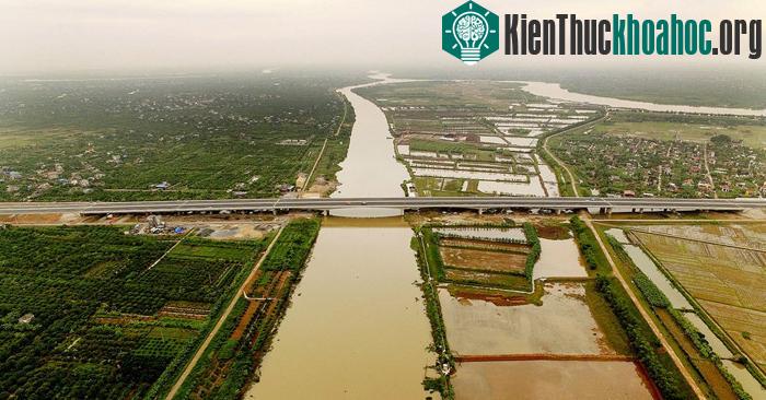 Ngắm cao tốc hiện đại nhất Việt Nam trước ngày thông xe
