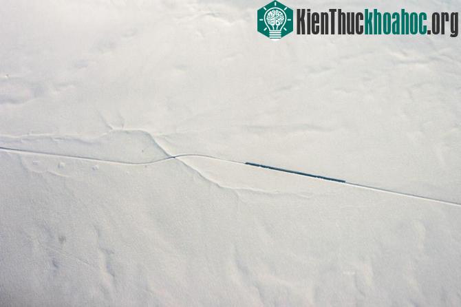 Ảnh chụp một đoàn tàu ở Kazakh từ máy bay nhìn xuống.