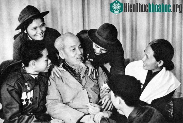 Xúc động hình ảnh giản dị và cao quý của Bác Hồ- ảnh 17