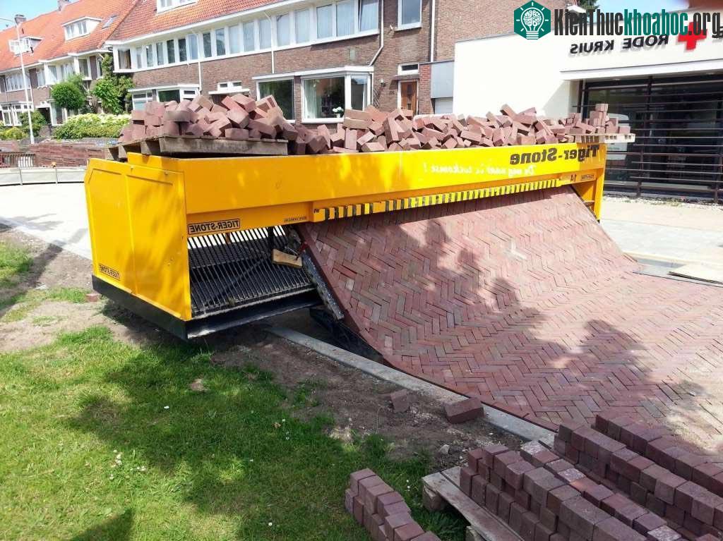 Máy lát vỉa hè, công nghệ thật tuyệt!