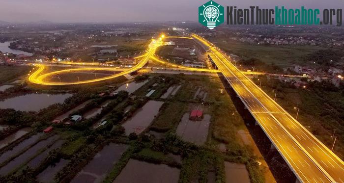Ngắm cao tốc hiện đại nhất Việt Nam trước ngày thông xe