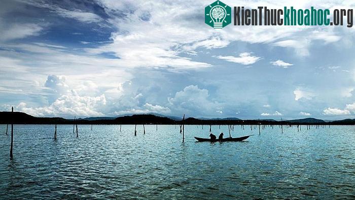Vẻ đẹp mê hoặc trời nước đầm phá Việt Nam