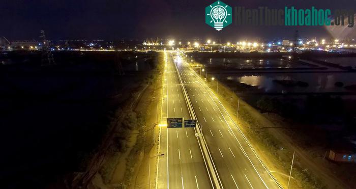 Ngắm cao tốc hiện đại nhất Việt Nam trước ngày thông xe