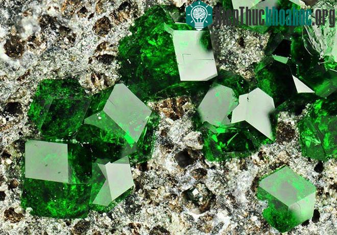 Bí ẩn vũ trụ ẩn giấu trong những viên đá quý tự nhiên