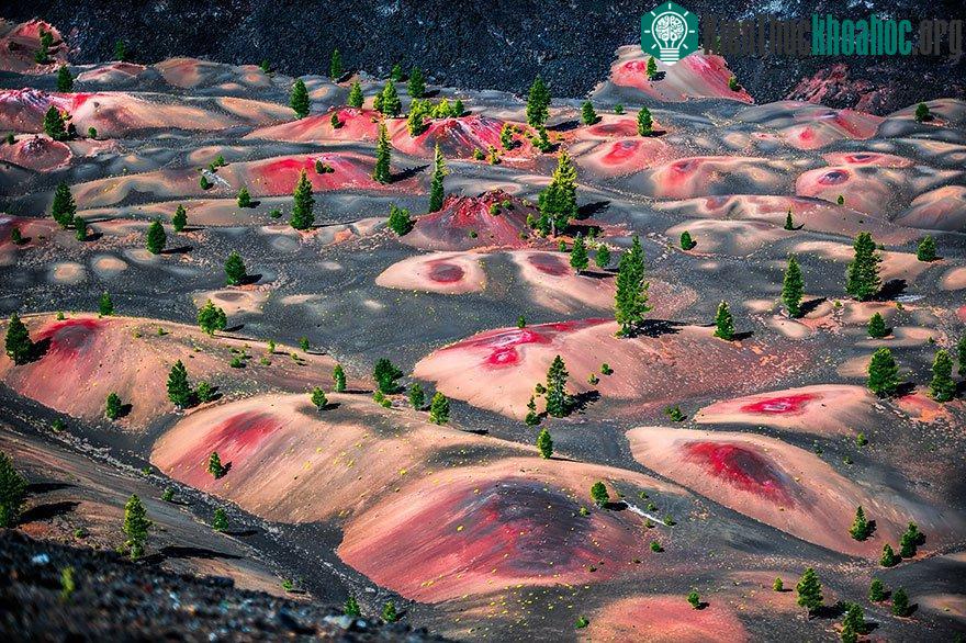 Đụn cát màu sắc ở công viên núi lửa Quốc gia Lassen Volcanic, Mỹ