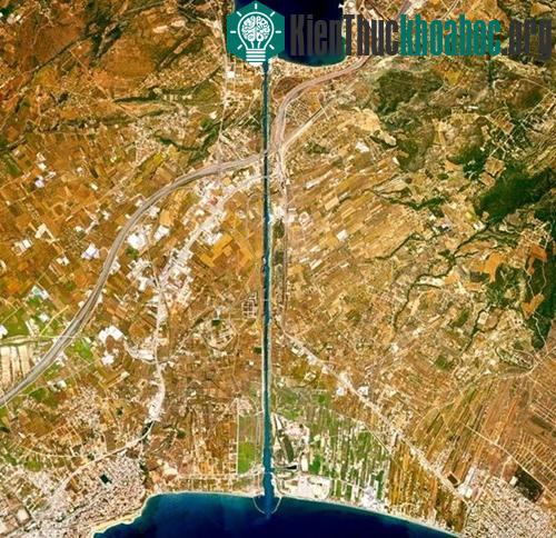 Hình ảnh đẹp lạ thường của trái đất nhìn từ không gian
