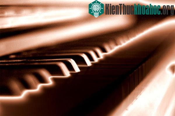 Chỉ là bàn phím piano nhưng cách mà John Warner làm đã thay đổi cái nhìn của người xem.