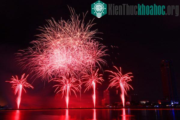 Đà Nẵng rực sáng lung linh trong đêm pháo hoa