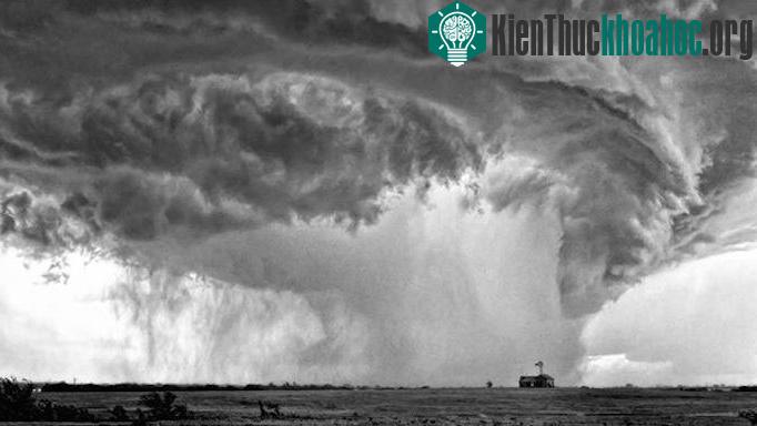 "Giông tố Oklahoma" của nhiếp ảnh gia Alonso Adams.&nbsp;(Ảnh: National Geographic)
