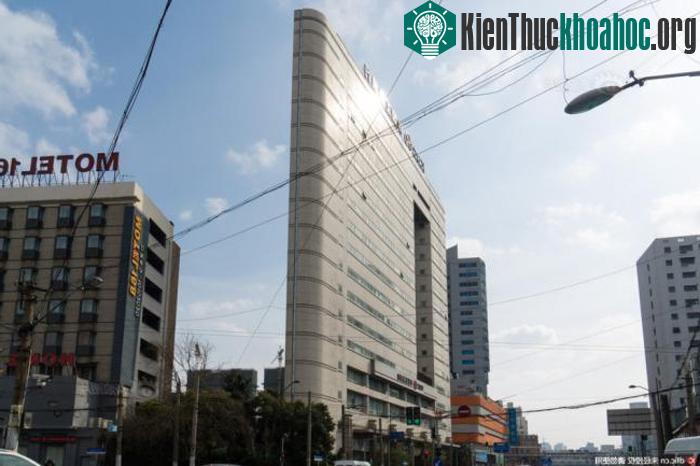 Chắc nhiều người vẫn nghĩ nhà siêu mỏng cũng chỉ đến thế này là cùng.