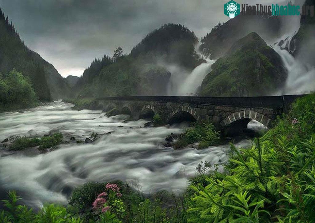 Thác Låtefossen, Na Uy