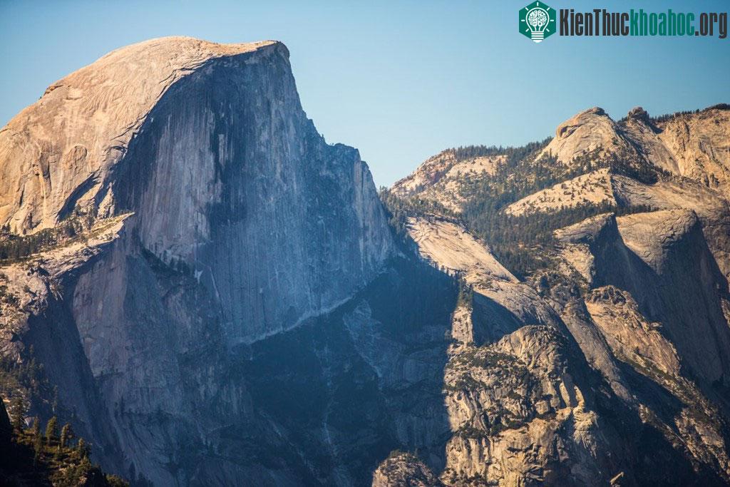 Verhoeven cho biết: "Leo núi ở Yosemite là mơ ước của tôi từ thời mới bắt đầu đam mê này. Chỉ cần nhìn thấy The Nose từ tuyến đường tuyệt đẹp dẫn vào đây, tim tôi đập mạnh hơn".