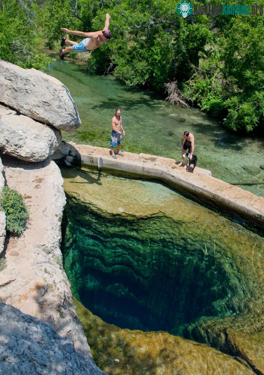 Giếng Jacob thuộc bắc của Wimberly, Texas