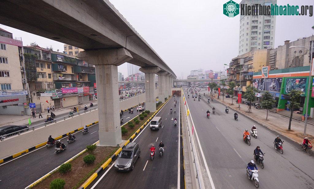Đây là lần đầu tiên, người đi xe máy băng qua một trong những ngã tư lớn nhất thủ đô nhanh chóng, thoải mái.