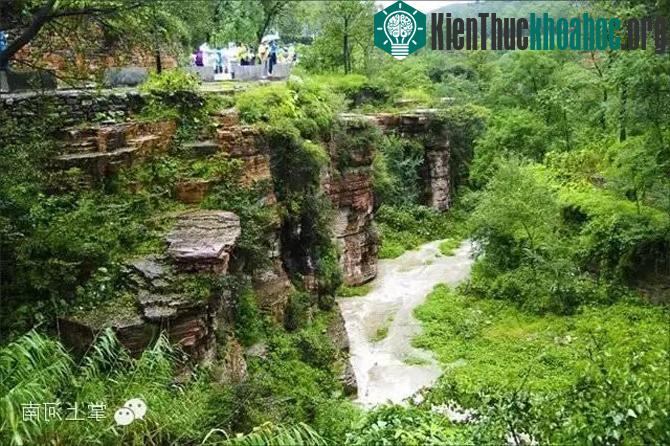 Nơi đây không thể tìm thấy bất cứ một dầu vết nào sự xâm nhập của yếu tố hiện đại