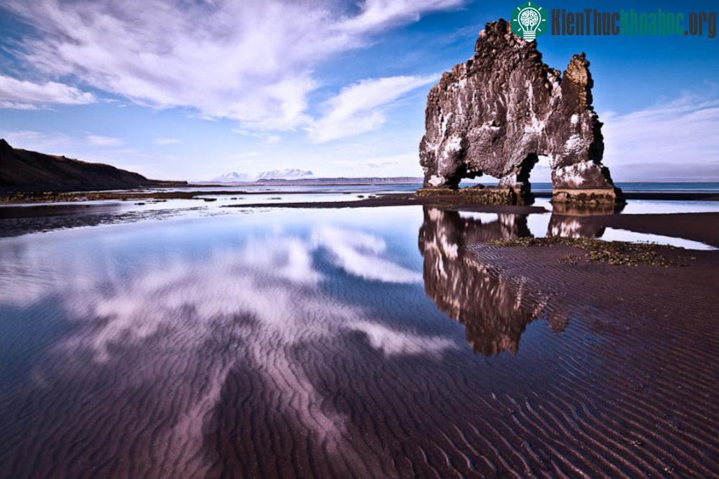 Núi đá Hvitserkur, Bắc Iceland