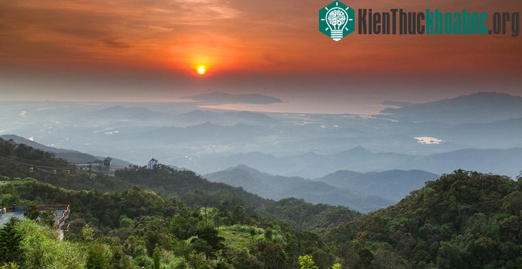 Bình minh trên đỉnh Bà Nà- (Ảnh: xyzphoto)