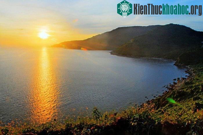 Hay ngắm nhìn bình minh tại bán đảo Sơn Trà- (Ảnh: vtv.vn)