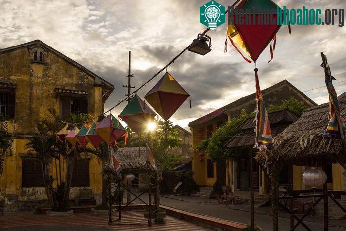 Tìm chốn bình yên giữa bình minh phố cổ- (Ảnh: Nico.B92)