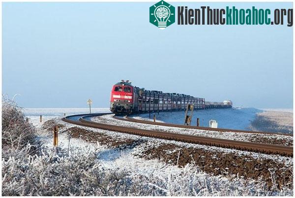 Vào mùa đông, băng trên Biển Wadden cản trở tàu và thuyền, khiến rất ít du khách có thể tới đảo Sylt.