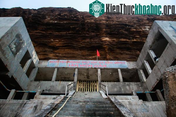 Đảo đá khổng lồ độc nhất vô nhị trên Biển Đông