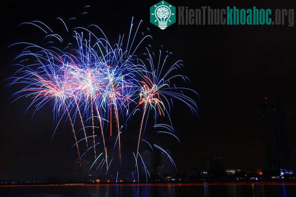 Đà Nẵng rực sáng lung linh trong đêm pháo hoa
