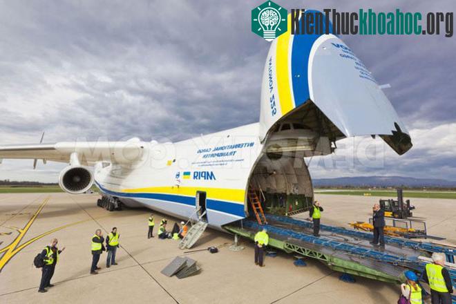 Cuối thập niên 1980, một chiếc An-225 thứ hai được chế tạo. Nhưng sau khi Liên Xô tan rã năm 1990, kế hoạch này bị hủy bỏ. Tới nay, chỉ duy nhất một chiếc An-225 thuộc quản lý của hãng vận tải hàng...