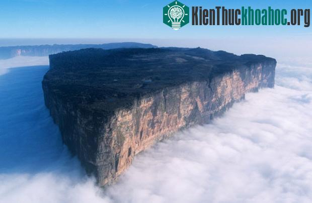 Núi Roraima (ngã ba biên giới Venezuela, Brazil và Guyana)