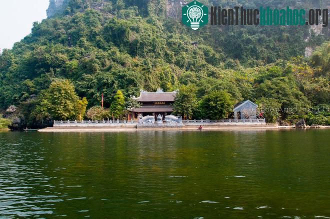 Giá trị địa chất - địa mạo: Quần thể danh thắng Tràng An minh chứng cho các giai đoạn cuối cùng của quá trình tiến hóa karst trong môi trường khí hậu nhiệt đới ẩm.
