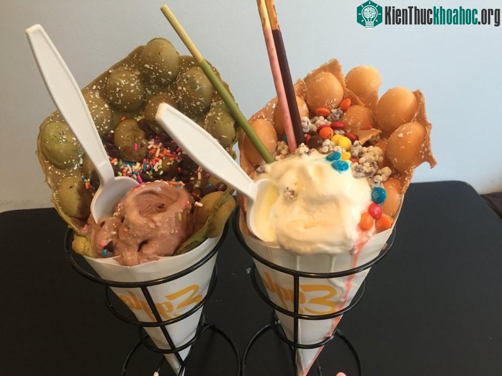 Bánh trứng nướng, Hong Kong, Trung Quốc: Món bánh này có hình dạng khá độc đáo, như các túi xốp hơi bong bóng, được làm từ bột và trứng nướng giòn. Món bánh trứng truyền thống thường được ăn không,...