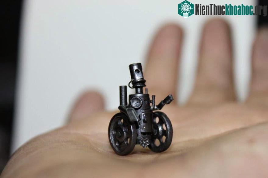 Robot tí hon nằm gọn trong lòng bàn tay.