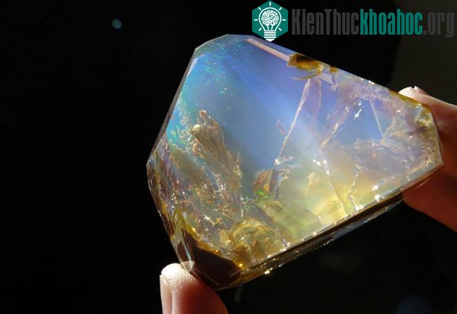 Bí ẩn vũ trụ ẩn giấu trong những viên đá quý tự nhiên