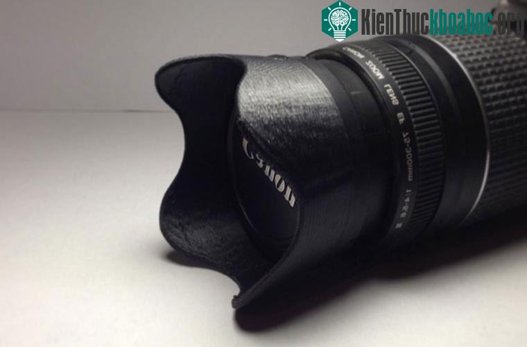 Ống kính máy ảnh. Ống kính máy ảnh được chế tạo từ máy in 3D không thể có chất lượng tốt như các ống kính truyền thống, nhưng nó cũng đang dần đạt được những tiến bộ đáng kể. Ống kính 3D được tạo t...