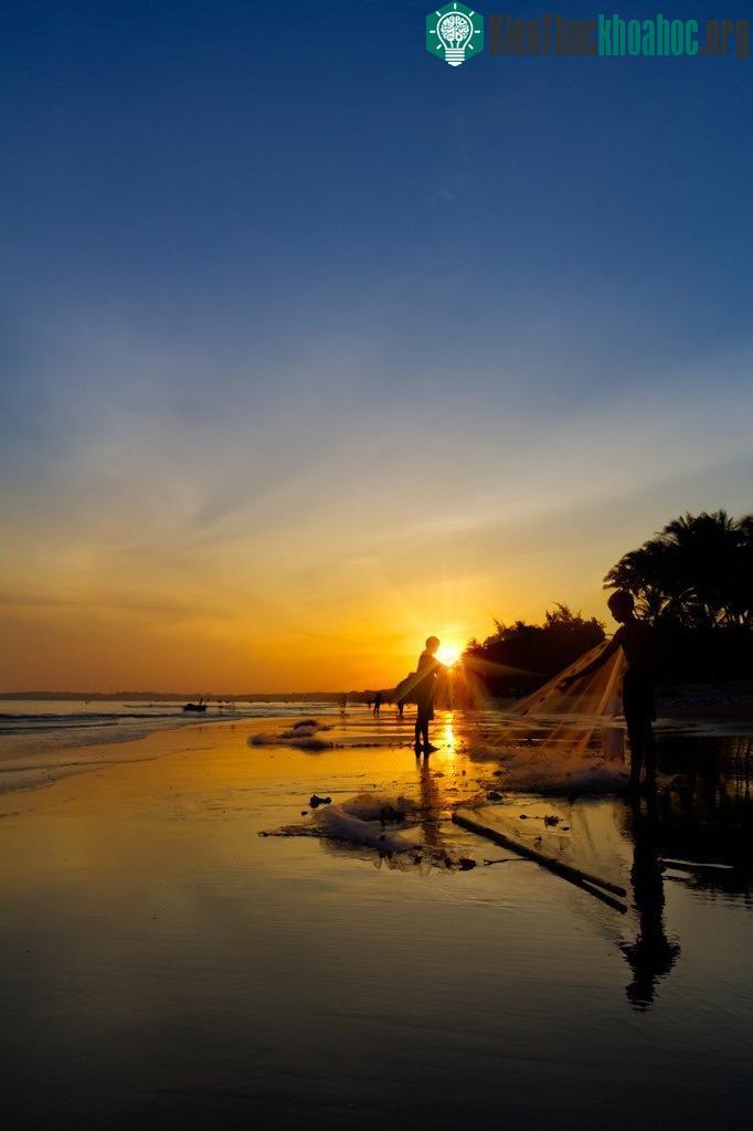 Chào đón nắng sớm tại Mũi Né- (Ảnh: xversion1)