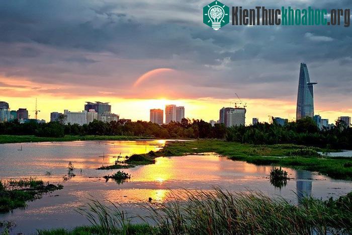 Vầng sáng mặt trời mỗi sớm bình minh giữa lòng đô thị- (Ảnh: Sưu tầm