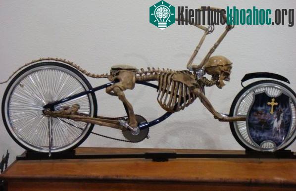 Chiếc xe theo phong cách Ghost (Bicycle) Rider.