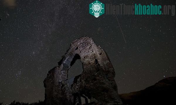 Chùm ảnh mưa sao băng Perseid lớn nhất năm 2015