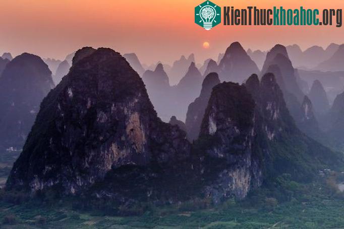 "Hoàng hôn tại Xingping" của nhiếp ảnh gia James Bian.&nbsp;(Ảnh: National Geographic)