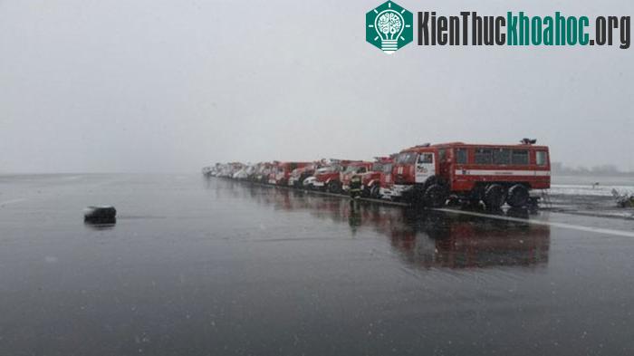 Xe cứu hỏa ở gần hiện trường vụ rơi máy bay.