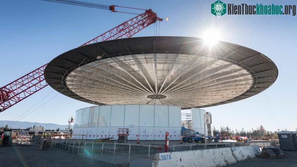 Khi hoàn thiện, Tòa nhà chính của Apple Campus 2 sẽ có bốn tầng trên mặt đất và ba tầng hầm.