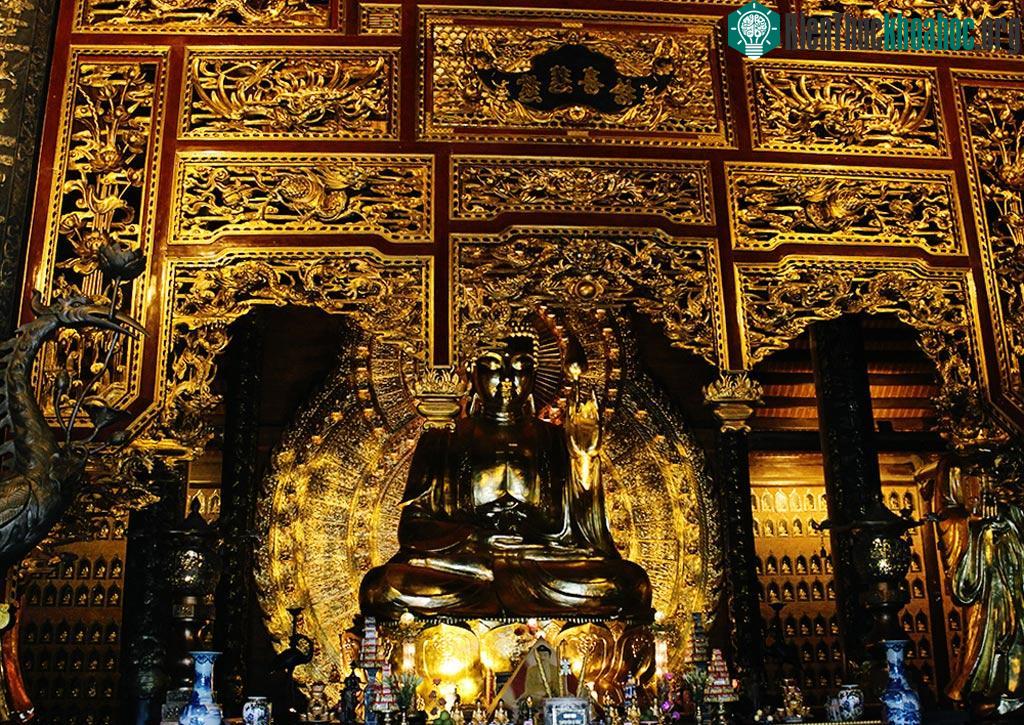 Chùa có các điểm tham quan chính như: cổng Tam Quan, tháp chuông, các điện Quan Âm, Pháp Chủ, Tam Thế.