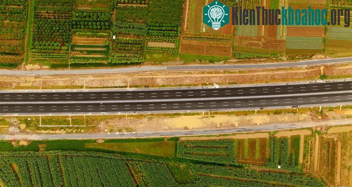Ngắm cao tốc hiện đại nhất Việt Nam trước ngày thông xe